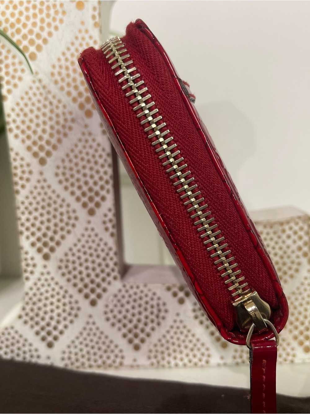 Gucci Red Patent Leather Wallet with Gold Heart Charm - Picture 3 of 6